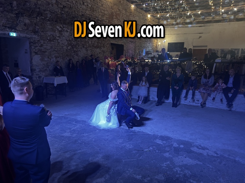 Diskžokej a moderátor